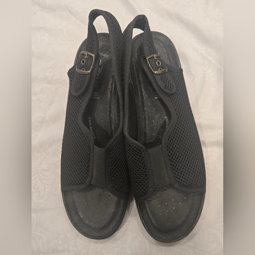 Black Sporty Sandals with‎ Breathable Mesh